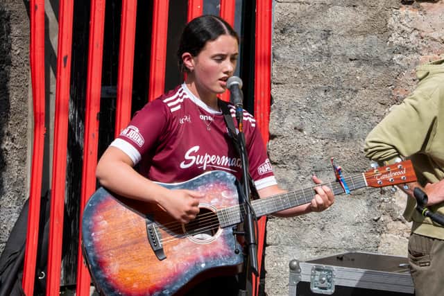 The Festival’s grand finale was the family fun day at Denis Burke Park, which was opened by Banna Cluain Meala. Foul Play, Angel and the Dead Hearts and the Papa Zitas also entertained the large crowd that visited the riverside park for the event.