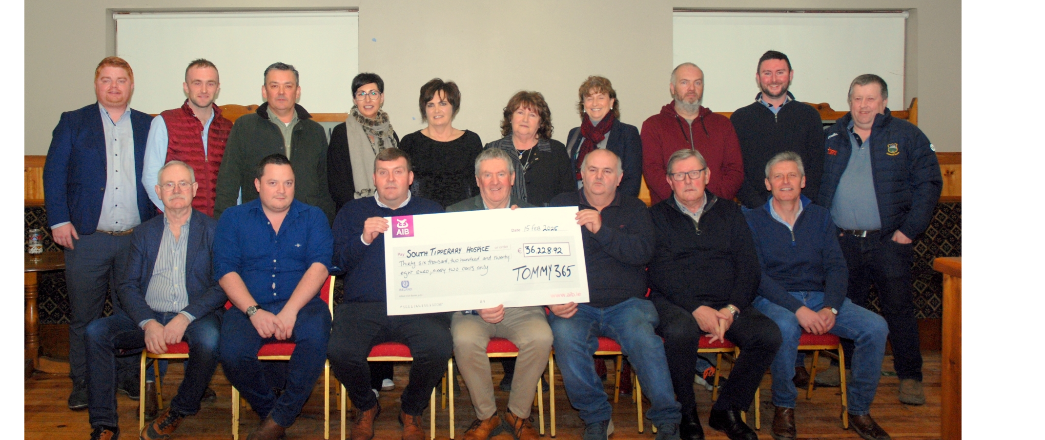 Chairman of South Tipperary Hospice Sean O'Donovan accepts a cheque from the organisers of the tractor run fundraiser from the organising committee
