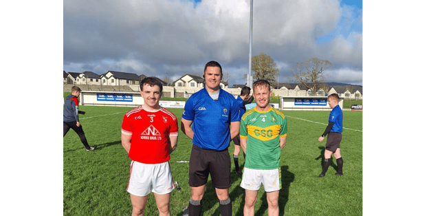 Captains Tom O’Donoghue, Aherlow (right) and Stradbally’s Liam Fennell with referee Chris Maguire