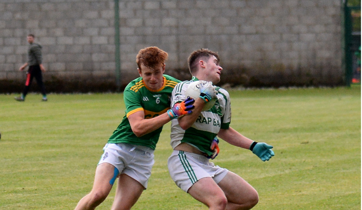 Grangemockler/Ballyneale's Alex Millea holds onto the ball despite the challenge of Aherlow's Diarmuid Looby. Picture: Michael Boland
