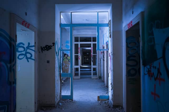 File derelict building Photo by Joel Kueng from Pexels