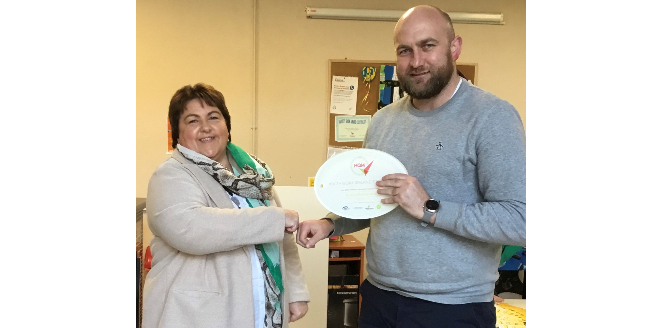 Joanne McCormack, Chairperson of the H.P. committee, receiving the award from Kevin O'Driscoll, National Youth Council of Ireland