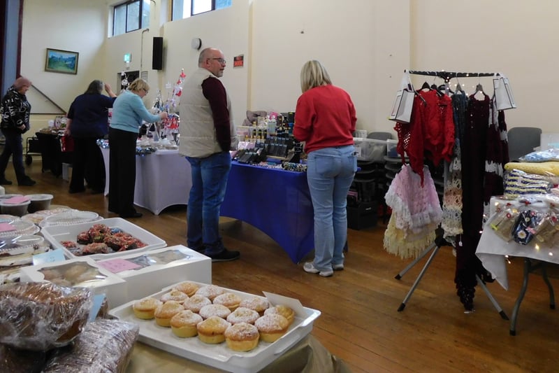 PICTURES: Festive spirit as families attend local Christmas craft ...