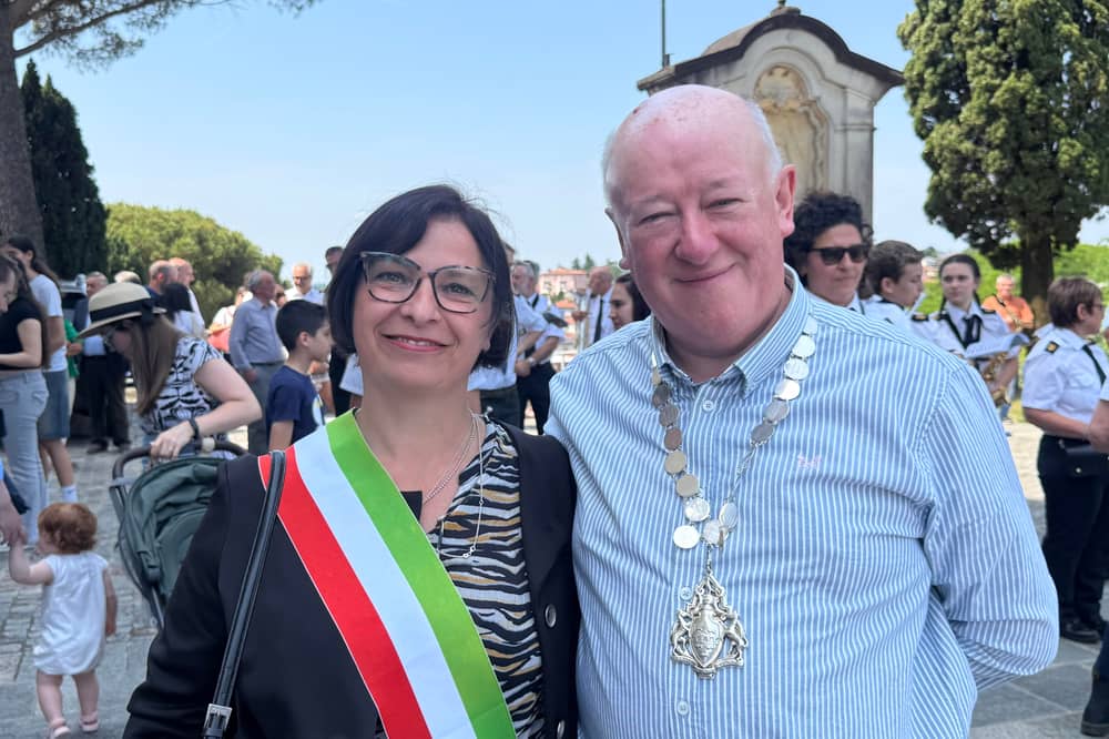 Mayor Sabina Panzeri with Cllr Richie Molloy in Costa Masnaga