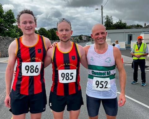 The first three home in the men’s County 10 Mile Road Championships in Fethard were Mossie Bracken (centre) of Moycarkey Coolcroo AC, Pawel Hoc of Clonmel AC (right) and Moycarkey Coolcroo AC’s Tom O’Dwyer