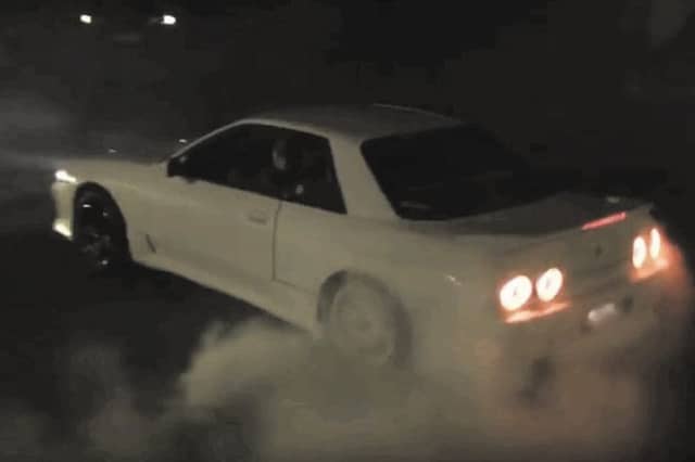 Gardaí broke up a recent boy racers meeting at The Vee where over seventy vehicles converged on the Tipperary beauty spot