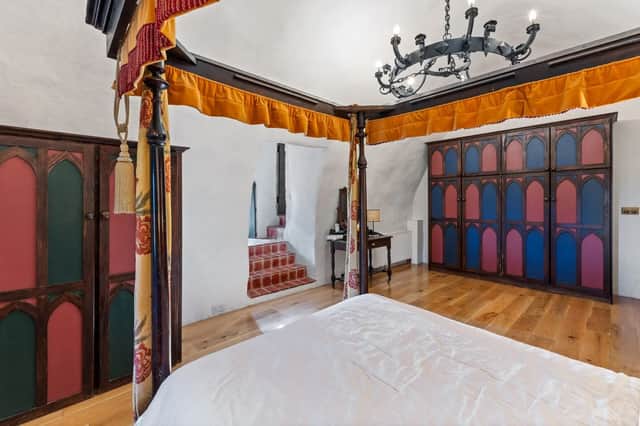 A bedroom in Ballytarsna Castle
