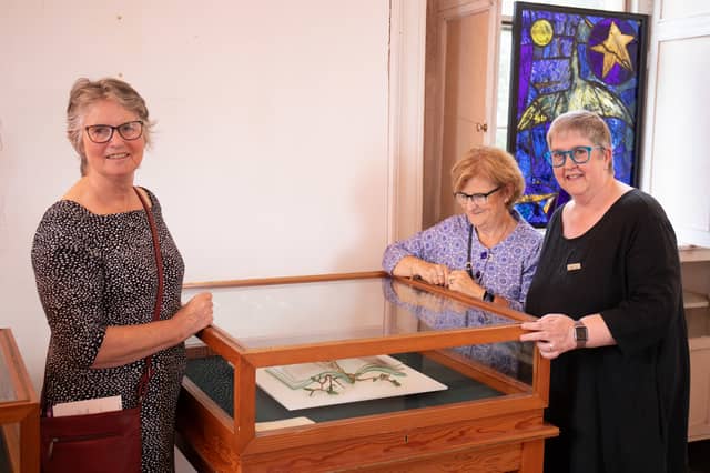 Glass Society of Ireland Chairperson Adrienne Diamond with glass artists Mide Quinlan Reddin and Geraldine Gleeson viewing one of the glass art works on display THREADS exhibition
