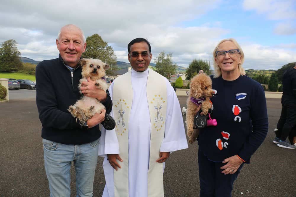   Fr Rexon Chullickal with Seán Ryan (Latteragh) and Holly, along with Mai Fogarty (Templederry) and Heidi. A Blessing of the Animals was held on Sunday, for the Feast of St. Francis of Assisi. 