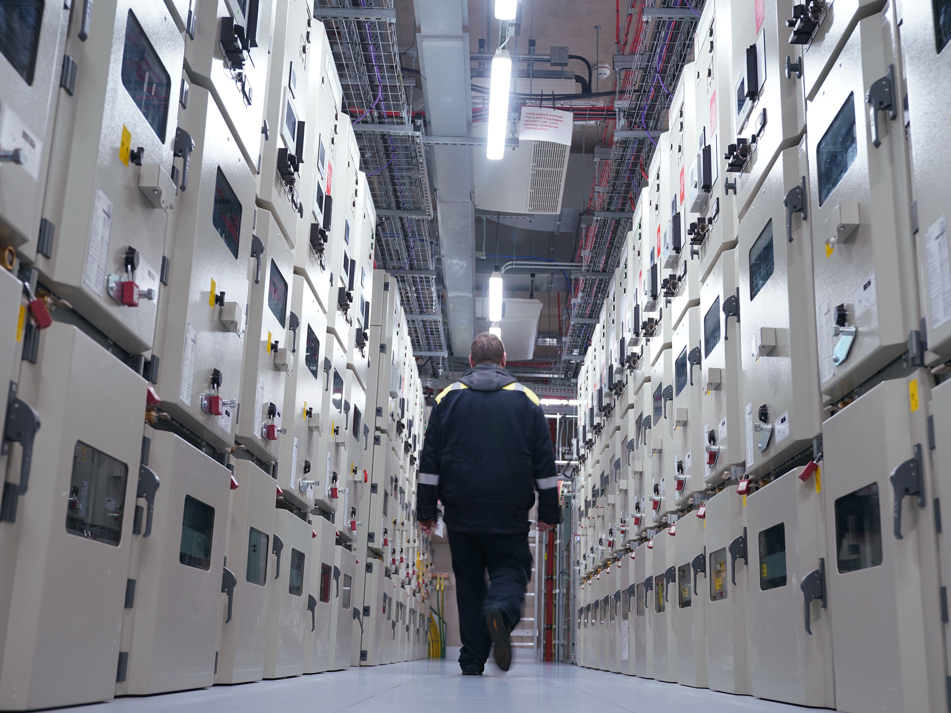 Data centre energy use questioned amid AI summit
