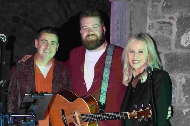 Performer Richie Delahunty and Ruairi De Leaster with Martina Walsh of the Friends of Bridgewater House Committee at the tribute night to Glen Hansard at Ormond Castle