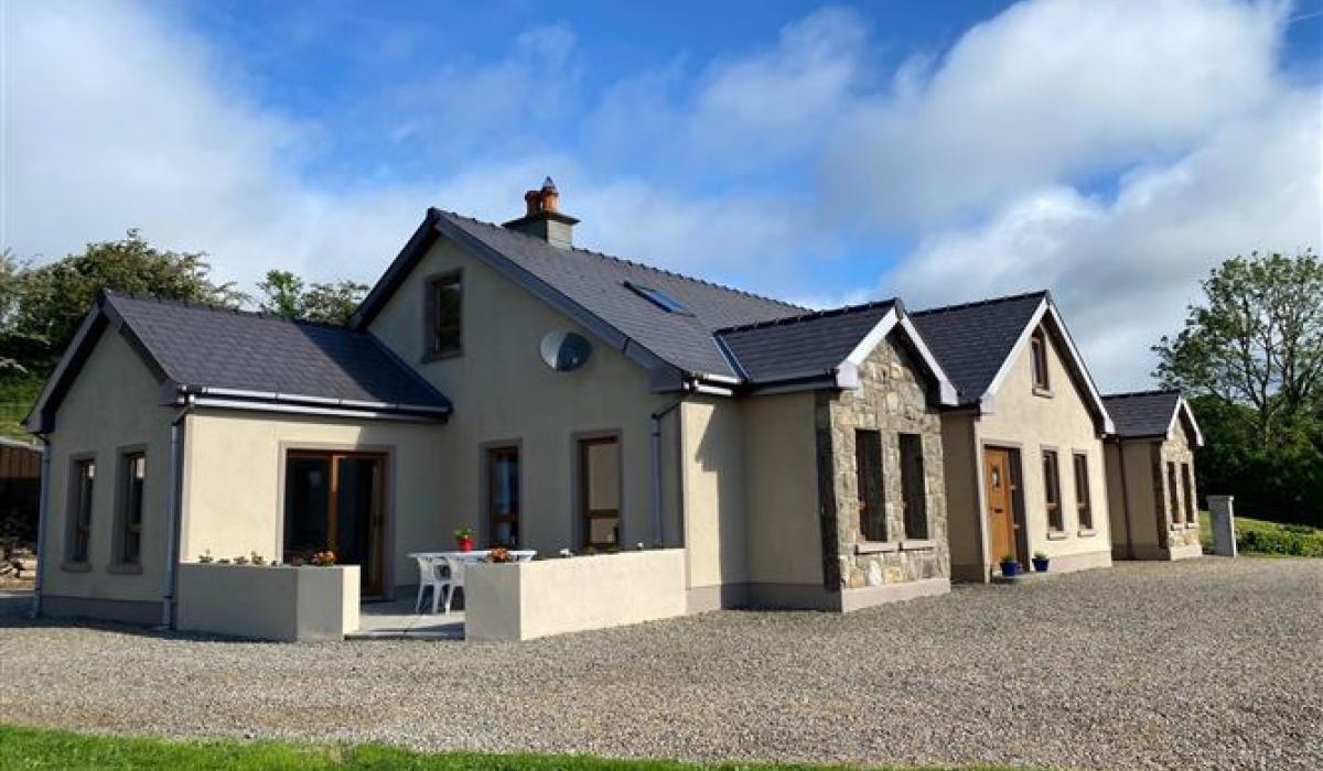 WOW! Sixbedroom bungalow with panoramic views on sale for €360,000 in