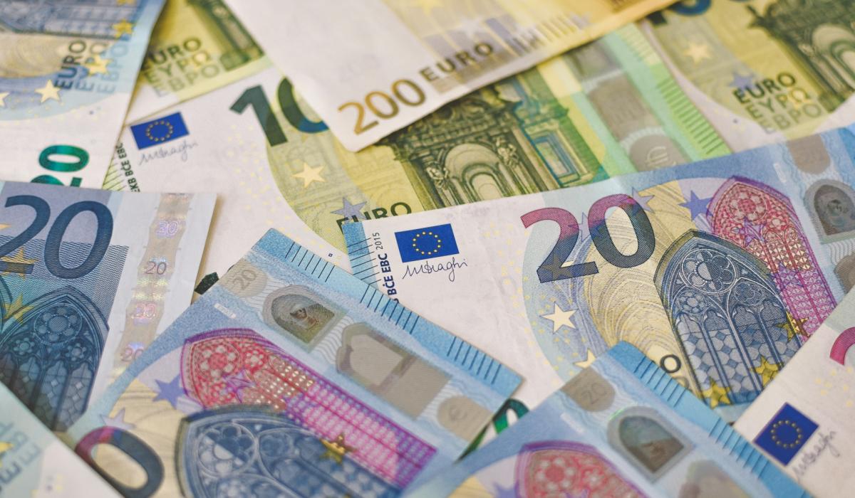 CHA-CHING! Lucky Tipperary woman takes home jackpot prize in local Split the Pot draw