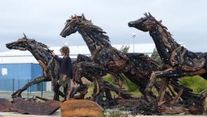 Templemore artist Lynn Kirkham unveils latest sculpture inspired by Leytown races