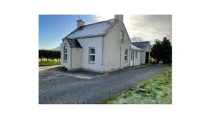 PICTURES: 'Attractive old style' Tipperary cottage is a steal at €145k