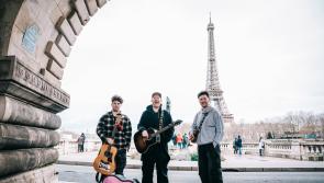 Tipperary pop artist Dàwna plays hit songs with Gavin James at the Eiffel Tower!