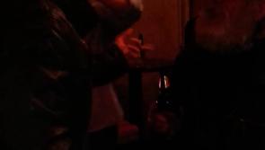 WATCH: Home and Away star Dan Ewing’s pub banter with drunk Tipperary man and fitness advice