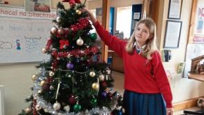 Tá Isobéal ag tnúth go mór leis an Nollaig agus tá sos tuillte aici