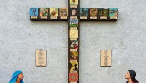Carrick-on-Suir cross becomes public art memorial to people who died during first lockdown 