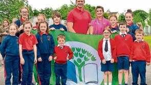 Former rugby great Alan Quinlan raises a Green Flag for Tipp Town school