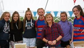 Hundreds gather in Carrick-on-Suir for Women's Rugby World Cup trophy tour