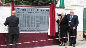 Fitting plaque to Tipperary WWW1 participants is unveiled