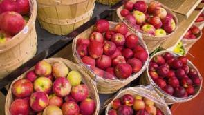 Tipperary people get free apples for Pi(e) day