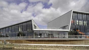 Legendary singer announces headline show in Tipperary's The Source Arts Centre