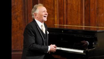 Phil Coulters makes a welcome return to perform in Tipperary