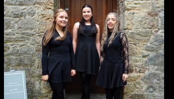Tipperary Comhaltas branch kicks off Seisiún 2025 at Cahir Castle venue