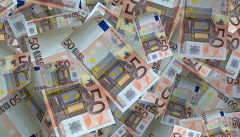 CHA-CHING! Lucky woman wins jackpot prize in local Tipperary Split the Pot draw