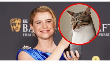 Hollywood star and Thurles Ursuline alumni Jessie Buckley caught in a 'purr-fect' storm