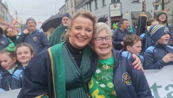Town twining relationships feature prominently during St Patrick's Day Parade in Clonmel