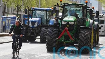 Fuel protesters causing gridlock in Dublin suggest more demonstrations next week