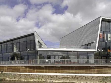 Legendary singer announces headline show in Tipperary's The Source Arts Centre