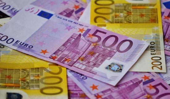 Carrick-on-Suir GAA club congratulates winner of &euro;10,000 top prize in its Christmas Draw