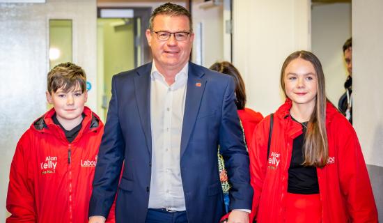 WATCH: Moment Tipperary North candidate Alan Kelly arrives at count centre