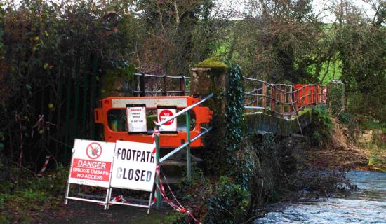 Public urged not to use Carrick-on-Suir river footbridge closed due to safety concerns