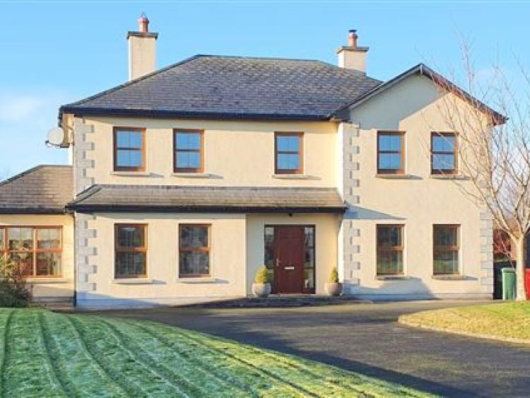 Fourbed spacious and detached family home on sale in Tipperary for €