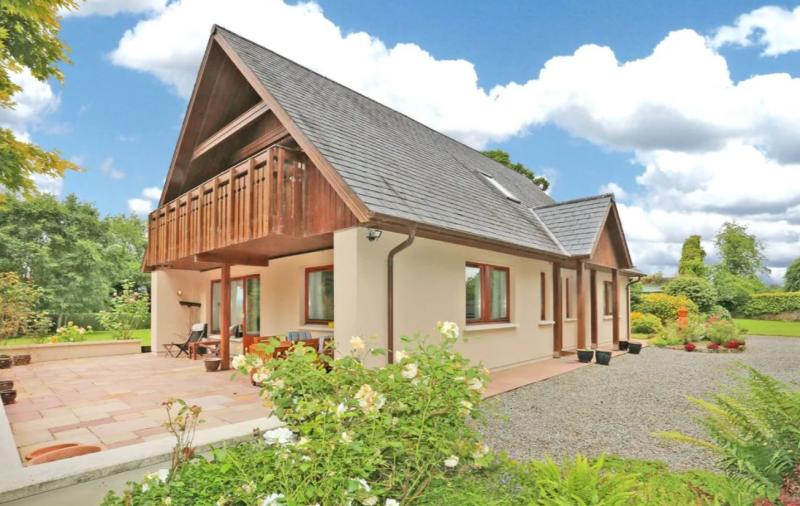 Wonderful residence in exceptional setting with a private boat house