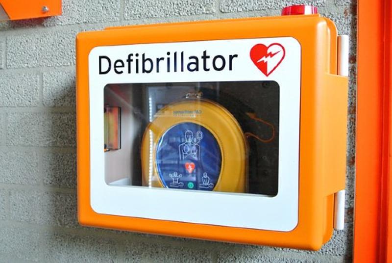 The defibrillator in Cahir is on the move from Genoa!