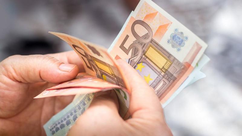 New pilot scheme offering artists €325 per week 'heralds a new era' - Culture Minister