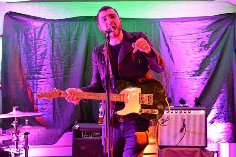 Thurles band Bright Falls to support The Frank and Walters at The Source