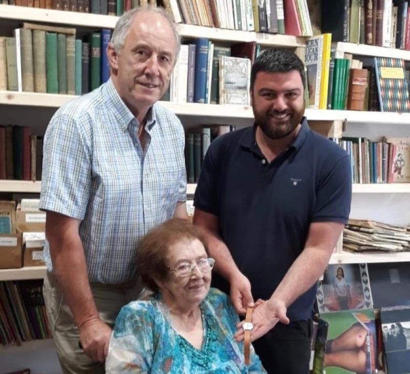 “Frugal Tipperary farmer’s” lost vintage watch in family’s hands thanks to Athenry antique dealer’s radio plea