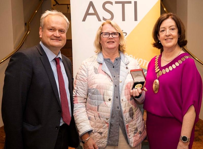 Tipperary teacher receives ASTI Thomas MacDonagh medal