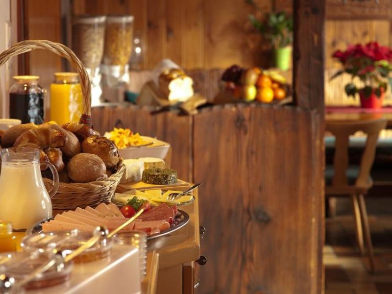 Tipperary TDs urged to support measures to save tourism jobs 