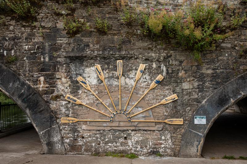 Garda&iacute; investigate theft of artwork from Clonmel bridge