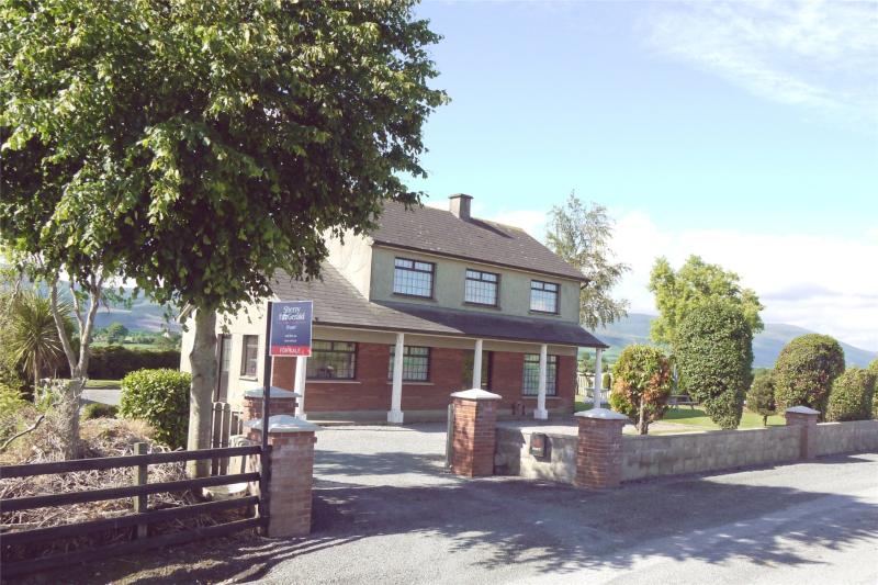 Attractive 4-bedroom in a tranquil country location close to Ardfinnan