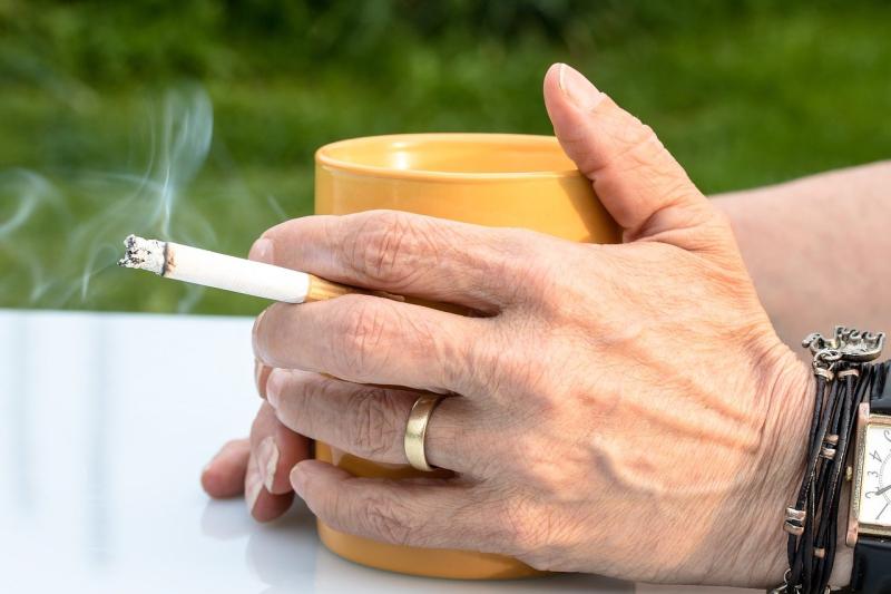 Calls for smoking ban in outdoor dining areas