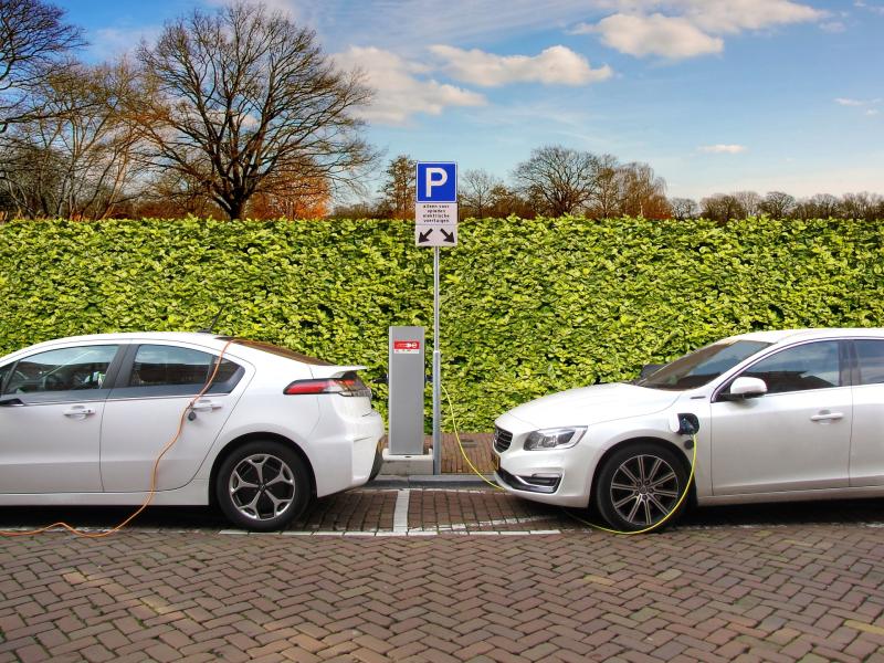 Powerless electric car stuck at Tullamore roundabout